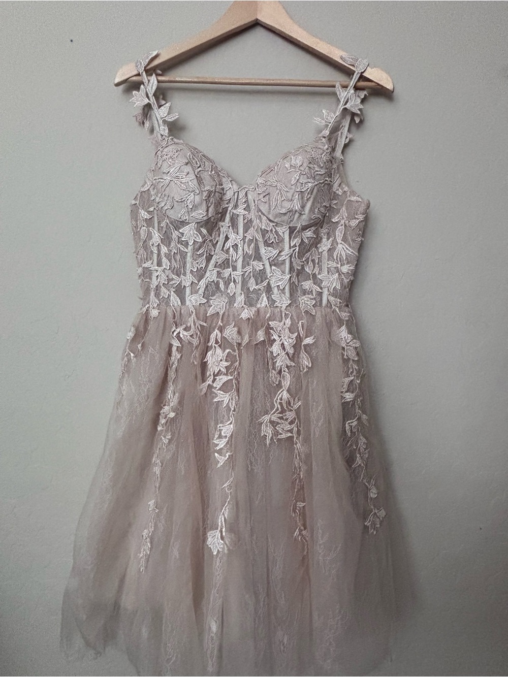Lavetir Delicate Lace
& Tulle Corset Fairy
Champagne Dress Prom Homecoming